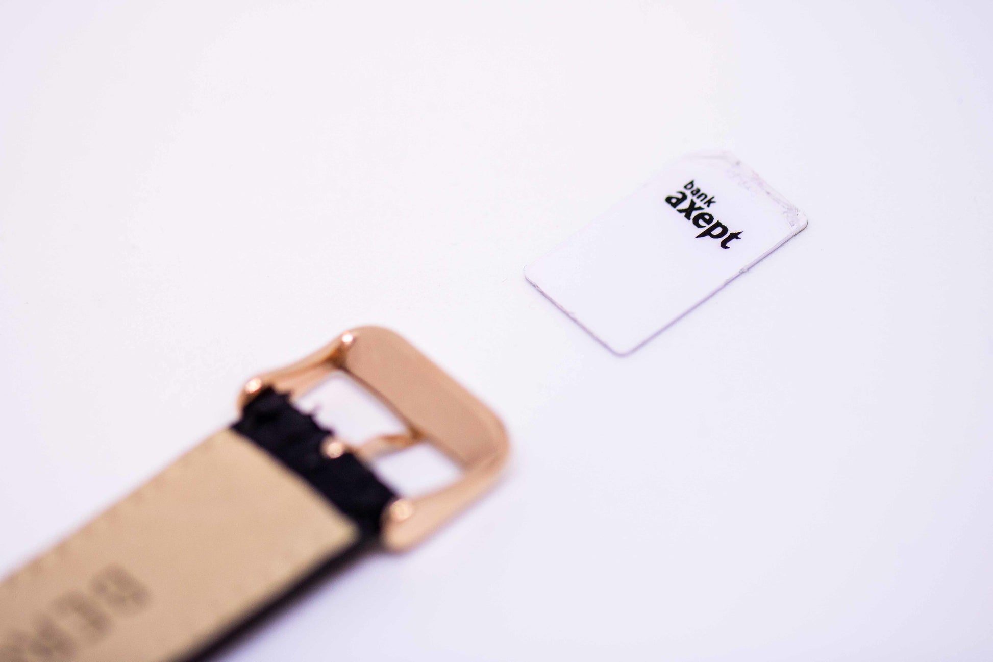 Svart Lakseskinn Reim Gull 20 MM - Berg Watches